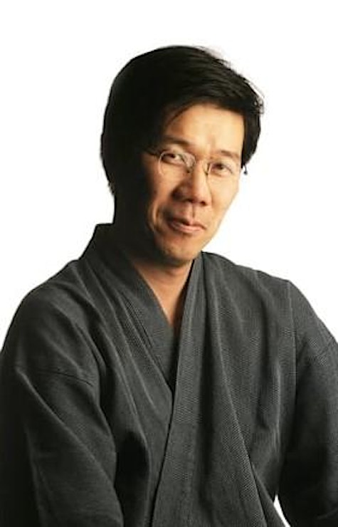 Sensei demostrando técnica de espada